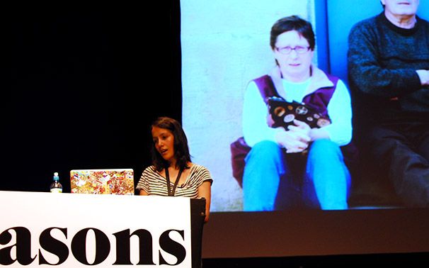 A picture of Inayaili de León speaking